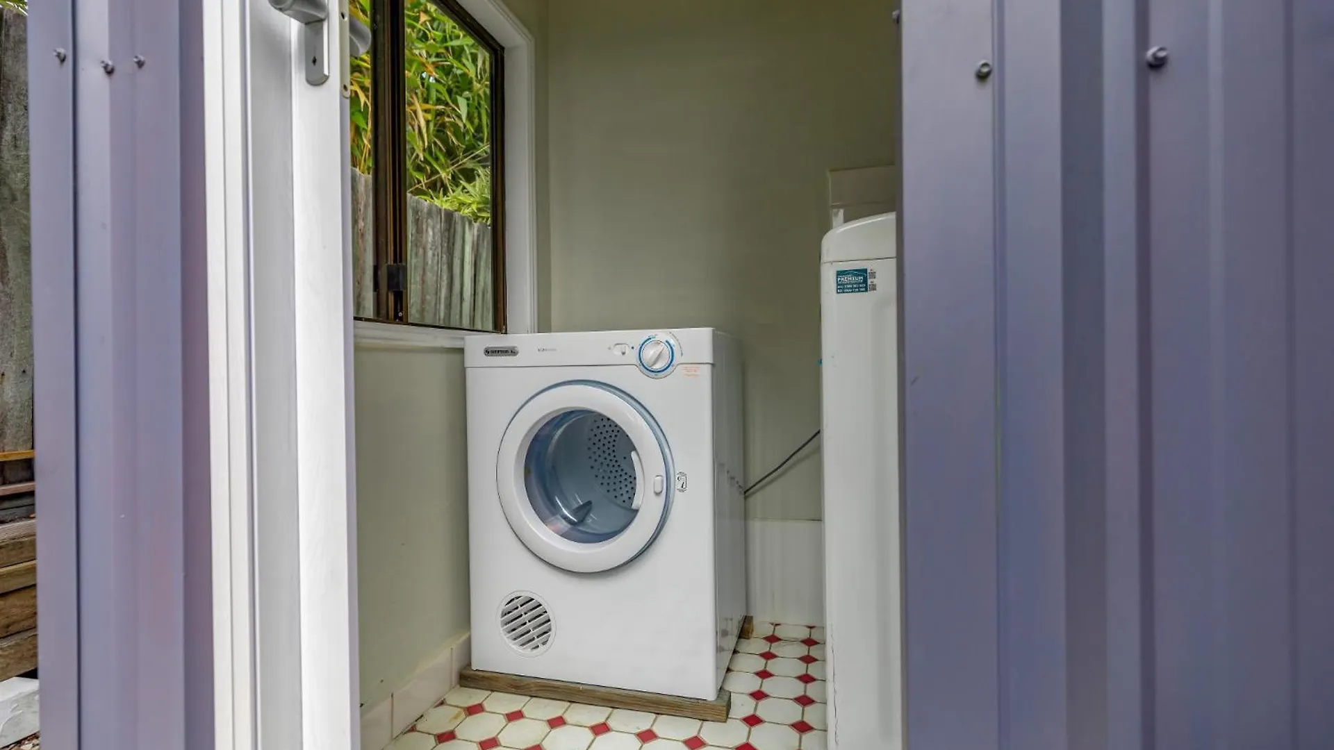 The Little Blue Shack - Quaint Granny Flat Apartment Bli Bli
